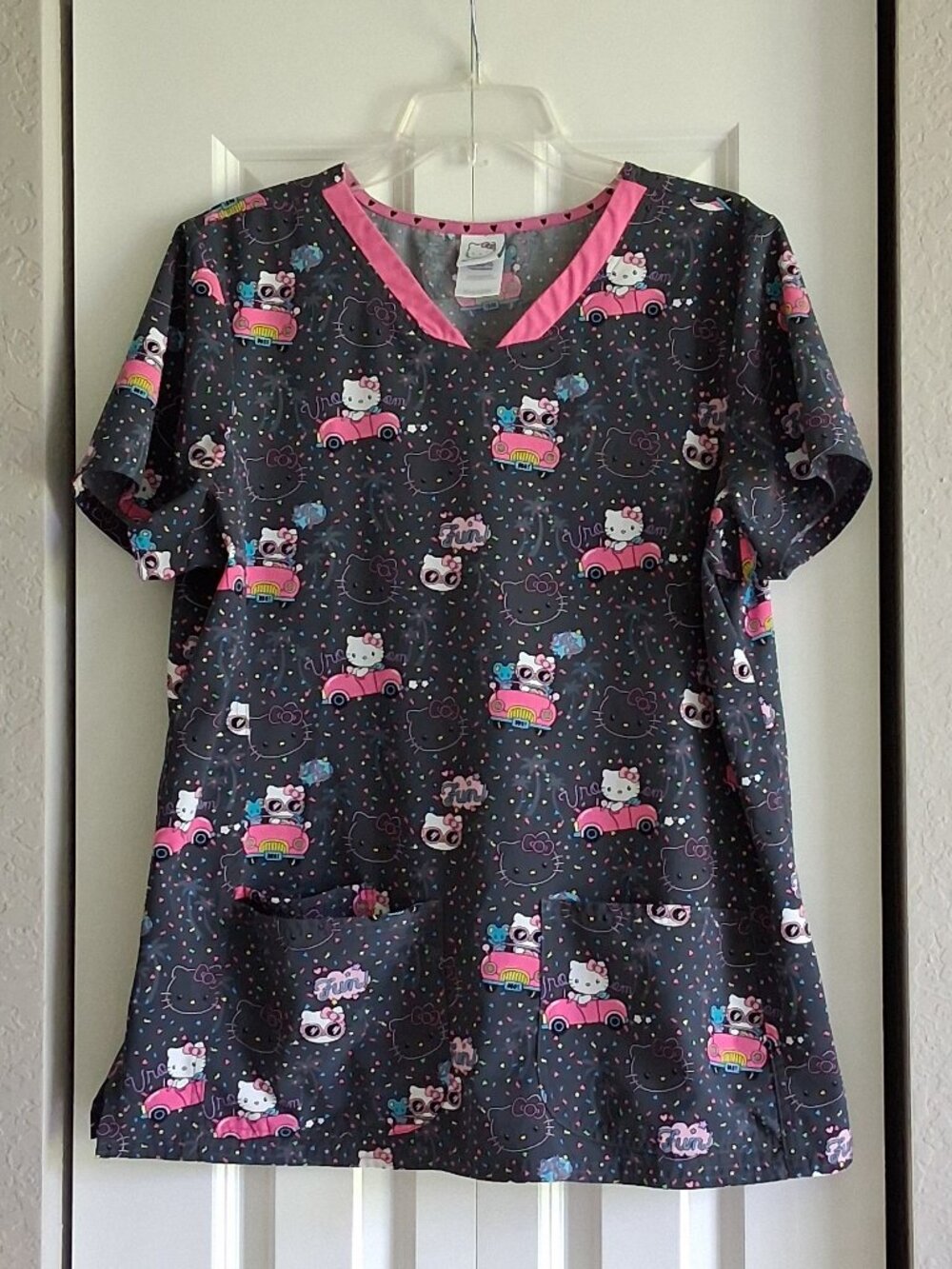 Sanrio Hello Kitty Gray & Pink Scrub Top Women's Size XL